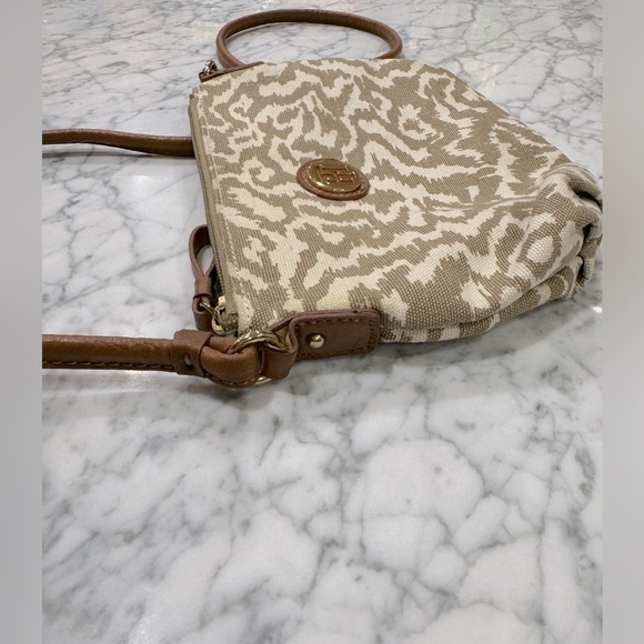 Tommy Hilfiger crossbody in tan and cream with leather strap - Picture 4 of 9